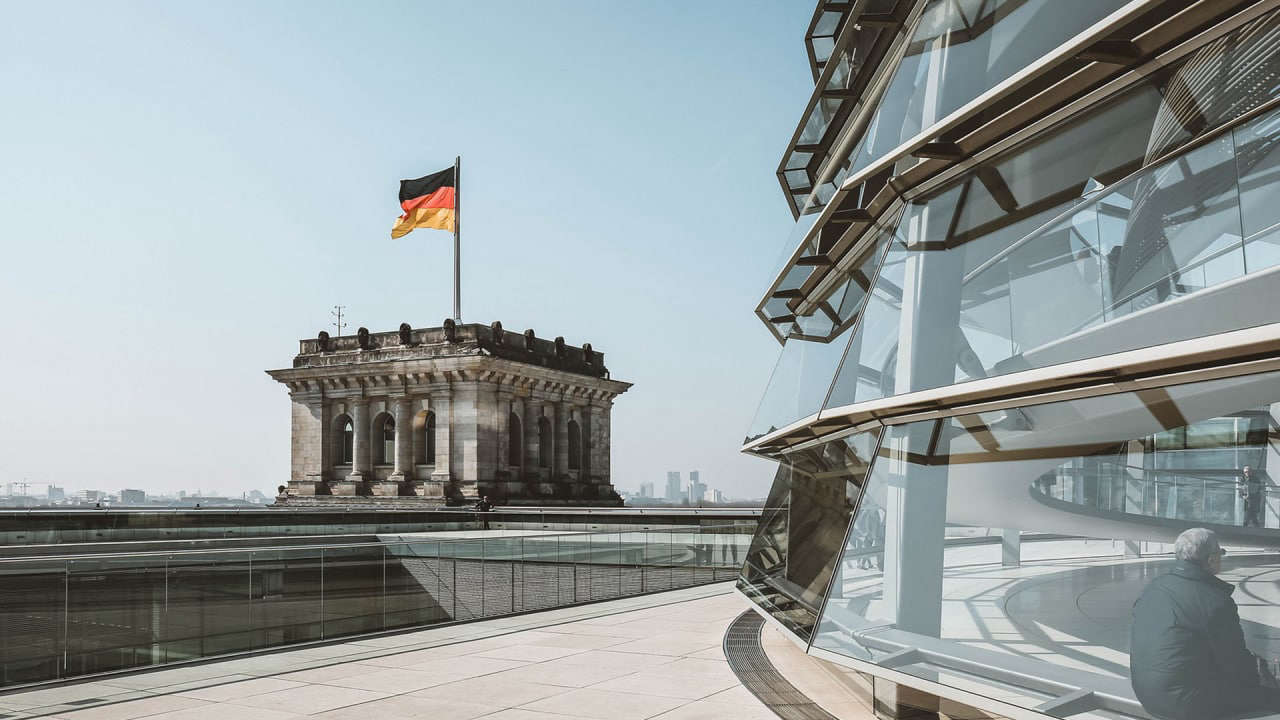 «Обходите стороной»: власти Германии закрывают глаза на травлю россиян