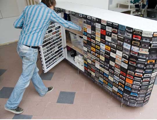 СТОЛИК ИЗ ВИДЕО-КАССЕТ. МАСТЕР-КЛАСС декор,дизайн,дом,жилье,инструмент,интерьер,квартира,мебель,ремонт,текстиль