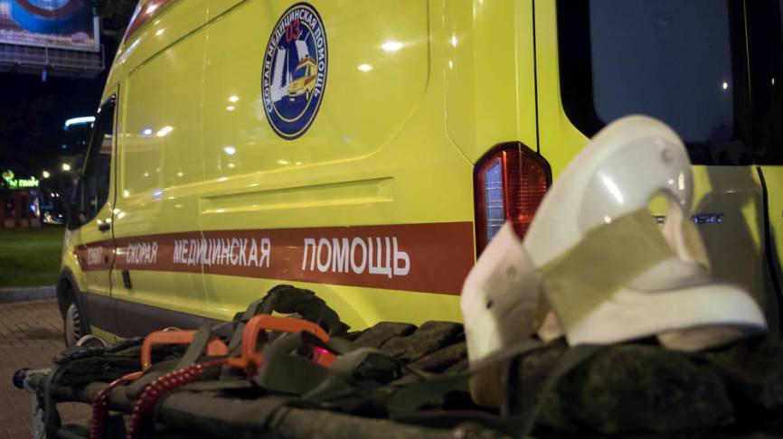 Водитель ВАЗ чудом выжил после столкновения со столбом в Ленобласти