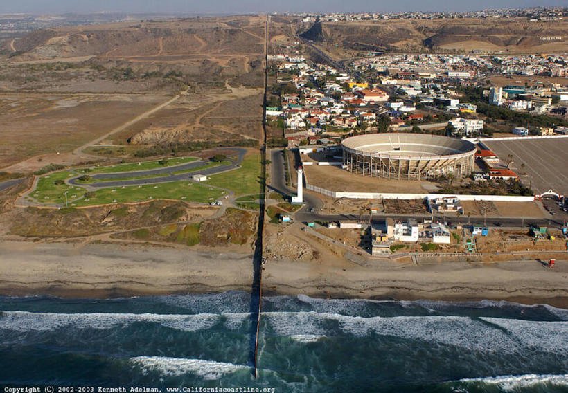 8 границ между государствами, которые ярко говорят об отношениях между этими странами заграница,страны