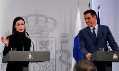 Spanish Prime Minister Pedro Sanchez and Finnish Prime Minister Sanna Marin hold a joint news conference at Moncloa Palace in Madrid, Spain, January 26, 2022. REUTERS/Vincent West