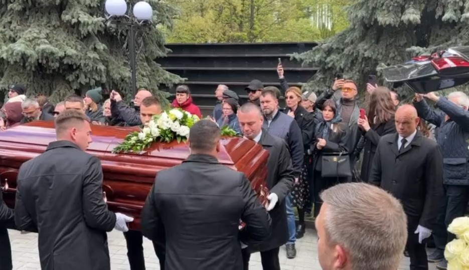 Отпевание и похороны навального. Прощание и похороны Юдашкина. Москва простилась с Валентином Юдашкиным. Похороны Юдашкина.