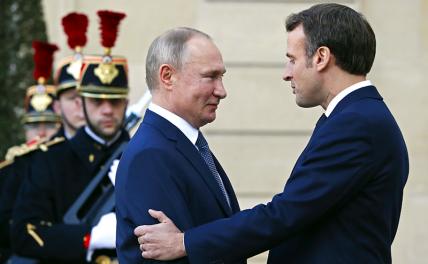 Путин и Макрон: Круасаны с миндалем, немного бургундского и разговоры «за мир во всем мире»