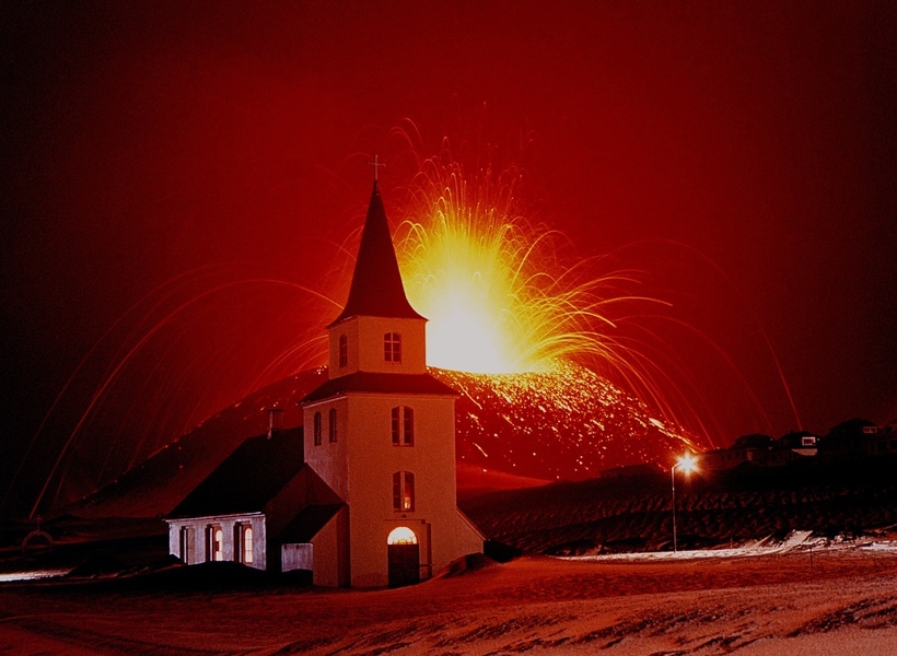 Вулкан едва не уничтожил город в Исландии, но в итоге жители были ему благодарны Путешествия,фото