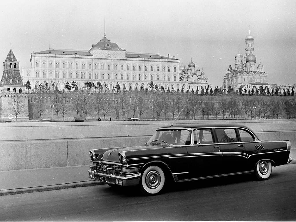 Пробный пробег нового автомобиля ЗИЛ-111 по городу
Валентин Хухлаев, 23 марта 1959 года, г. Москва, из архива Валентина Хухлаева.