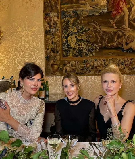 Жёны миллиардеров Надежда Оболенцева, Оксана Бондаренко и Мария Богданович на гала-ужине Valentino в Риме Оксана, Оболенцева, Бондаренко, Надежда, Мария, Valentino, который, Богданович, платье, супруга, блистала, Mercury, компании, прошёл, брюках, ювелирной, сооснователя, балета, артистка, баской