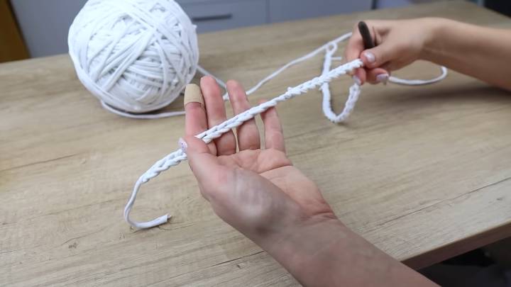 Как создать красоту из старых и ненужных футболок Как создать красоту из старых и ненужных футболок полосы, полотно, нужно, простой, столбиками, конце, пряжу, сложенную, чтобы, чтото, ненужные, помощью, накида, данном, трикотажную, достаточно, изделия, Чтобы, боковые, нитки