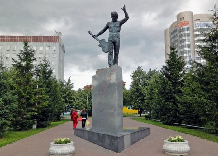 Памятник Владимиру Высоцкому./Фото: turs.pro