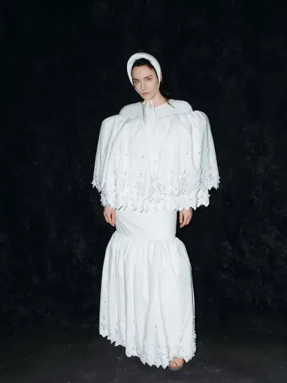 Александр Рогов, Эвелина Хромченко, Юлия Барановская и Мария Миногарова на показе Алёны Ахмадуллиной Alena, Akhmadullina, весналето, 2026Показ, показе, Миногарова, 2026Мария, 2026Миша, Рогов, посетили, Приданое, Ахмадуллина, коллекции, новой, показ, памяти, красоте, вещей, которые, невестыКоллекция