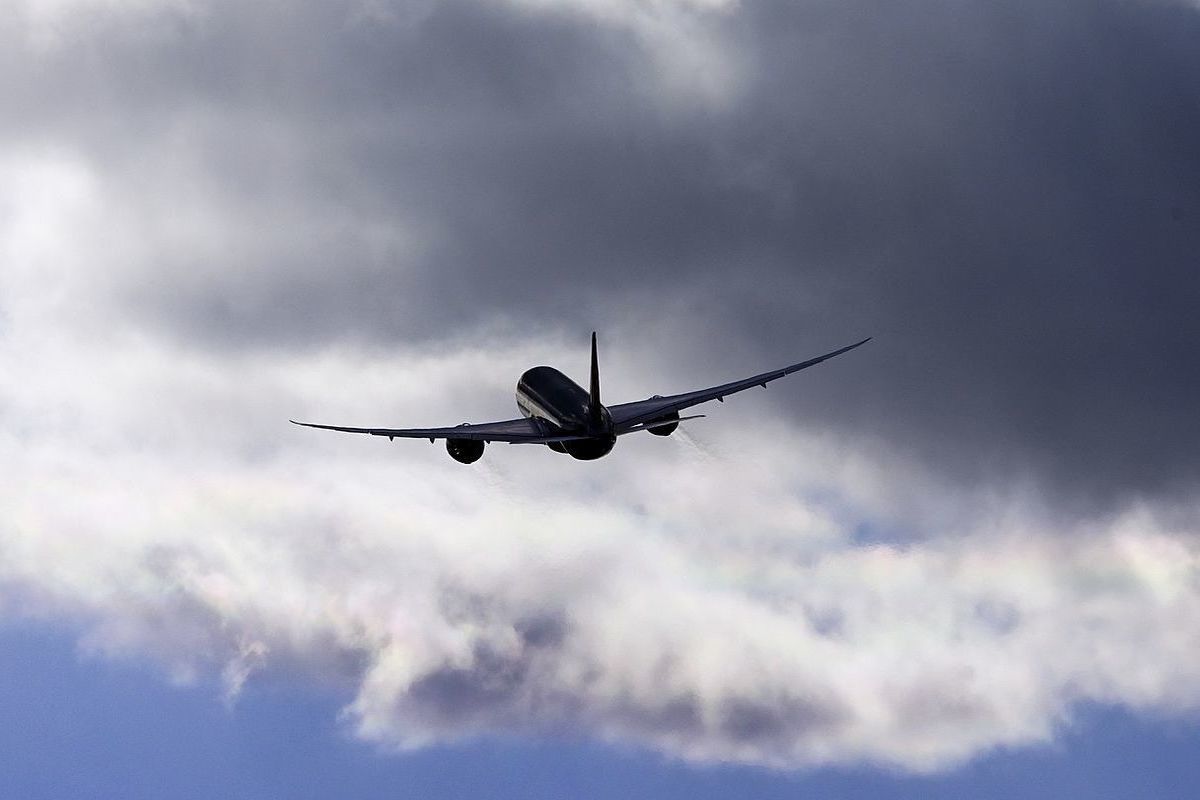 Самолет Москва - Якутск экстренно посадили из-за больного пассажира на борту