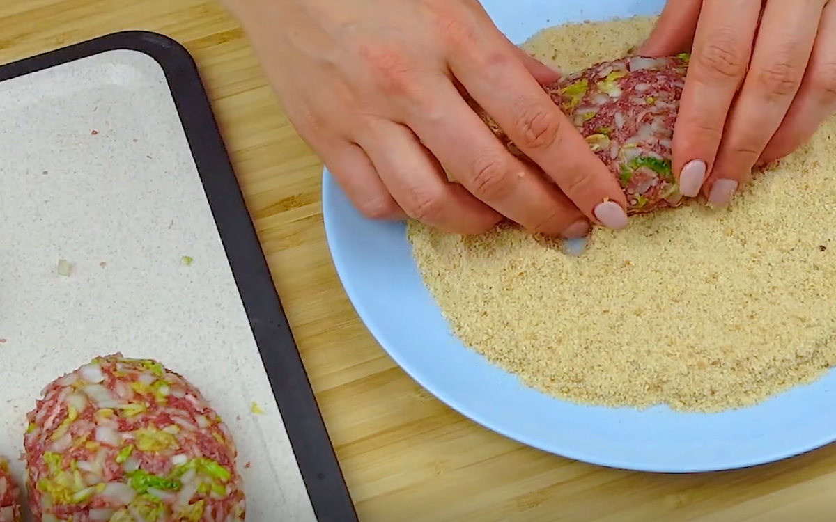 Сметут мгновенно! Вместо котлет готовлю их каждый день! Невероятно вкусно! Сметут мгновенно! Вместо котлет готовлю их каждый день! Невероятно вкусно! голубцы, стакана, пекинской, луковица1, перец, стакан, Ленивые, фарша, вкусуСформируйте, ложка, яйцо1, чайная, столовые, капусты1, чеснокаВыдавить, зубчик, фарша1, котлеты3, панировочных, ложки