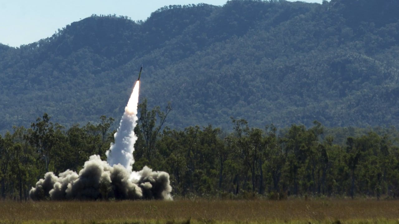 Военкоры показали, как артиллерия «Отважных» громит оборону ВСУ на подступах к Славянску