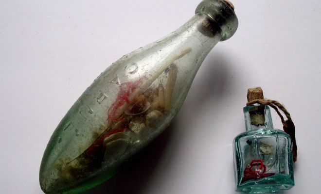 Бутылка ведьмы на старом чердаке: мужчина случайно нашел средневековый артефакт