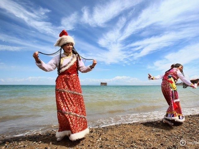 Цхинайские зарисовки Цинхай, озера, только, озеро, горами, высокими, здесь, народов, колоритная, объясняется, коктейлем, культурным, таким, Наверное, Озеро, разных, внешность, собраны, армия, многонациональная