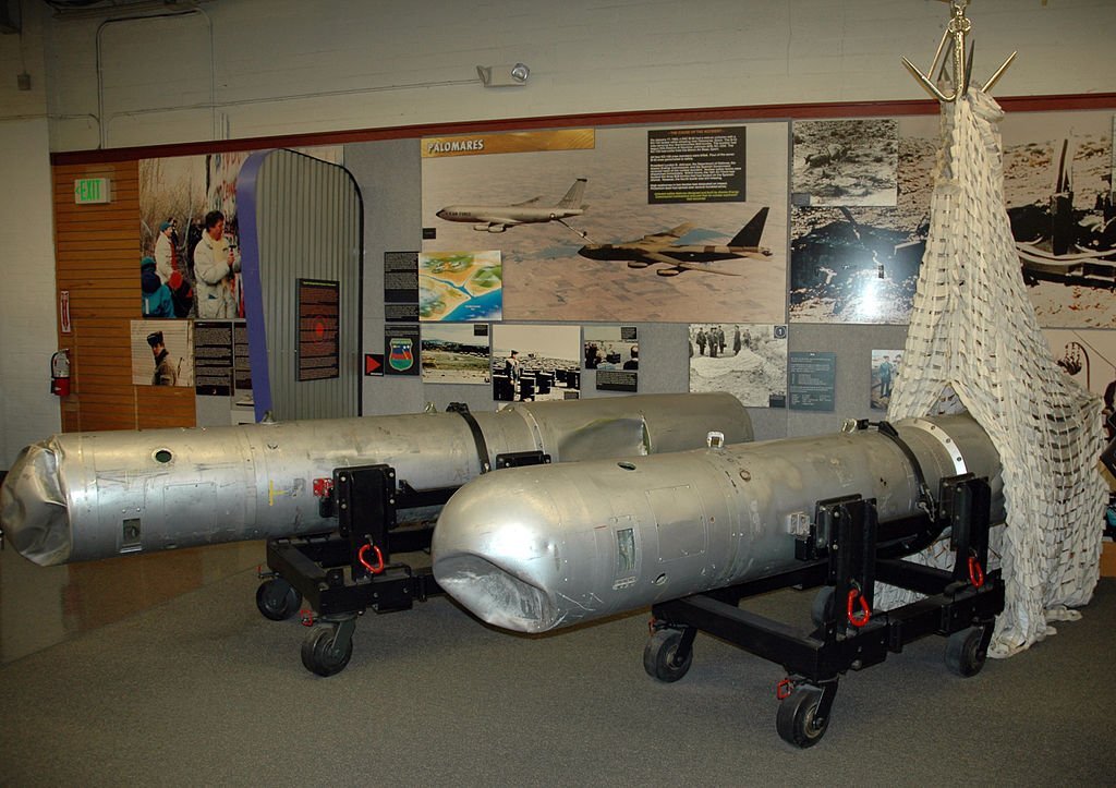 Американские атомные бомбы, упавшие в море около Паломареса