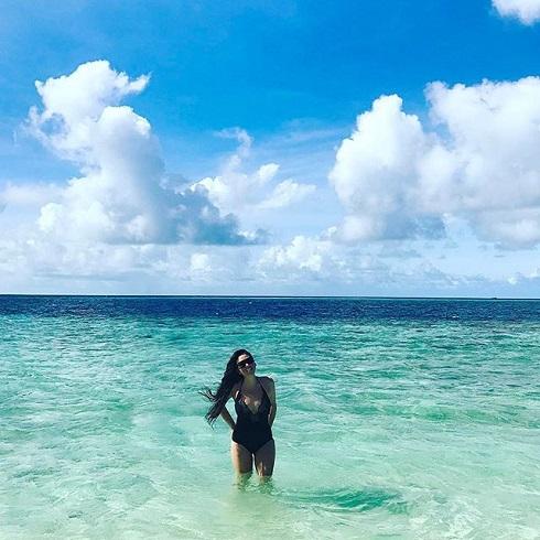 За отпуск артистка набрала несколько киллограмов