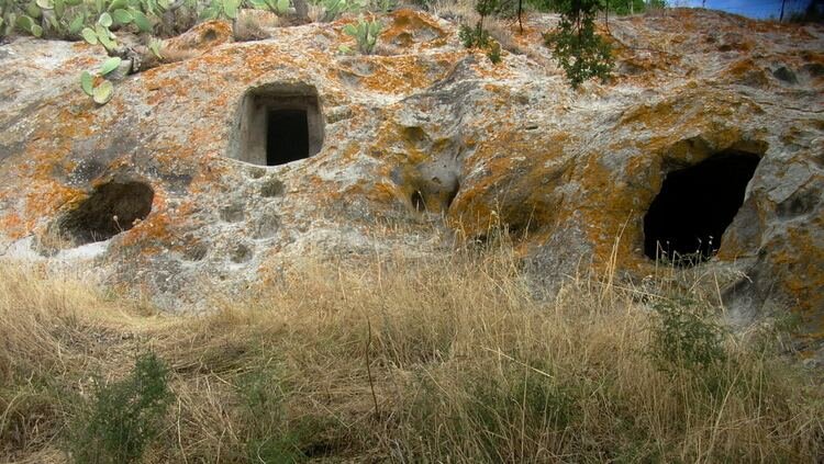 Сардинии Домус-де-Янас. Источник: https://alchetron.com/Domus-de-Janas