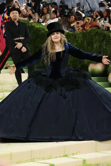10 самых странных образов Met Gala: Люк Эванс в 