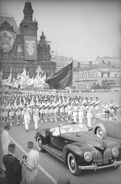 Физкультурный парад
Владислав Микоша, 1940 год, г. Москва, Красная пл., МАММ/МДФ.