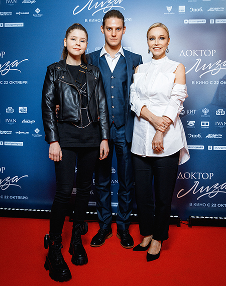 Татьяна Навка, Константин Хабенский и другие на премьере фильма "Доктор Лиза" Татьяна Навка, Константин Хабенский и другие на премьере фильма "Доктор Лиза" Кино,Кино