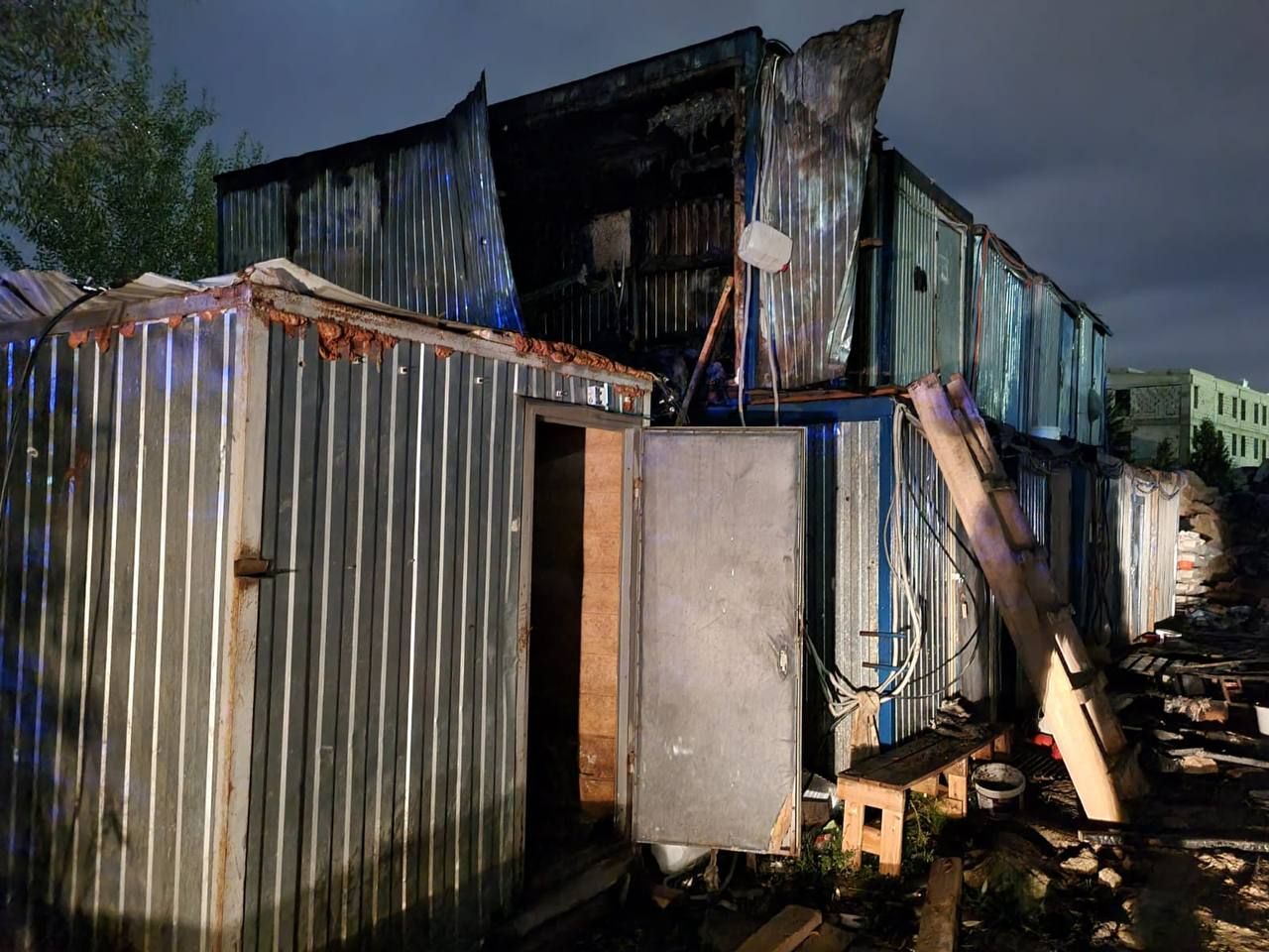 Следователи проводят проверку по факту гибели двух рабочих в пожаре на западе Москвы