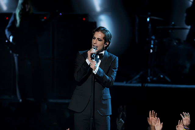 Dress Code. В Лос-Анджелесе прошла премия American Music Awards. Среди гостей — Дженнифер Лопес, Måneskin, Билли Портер Красная дорожка