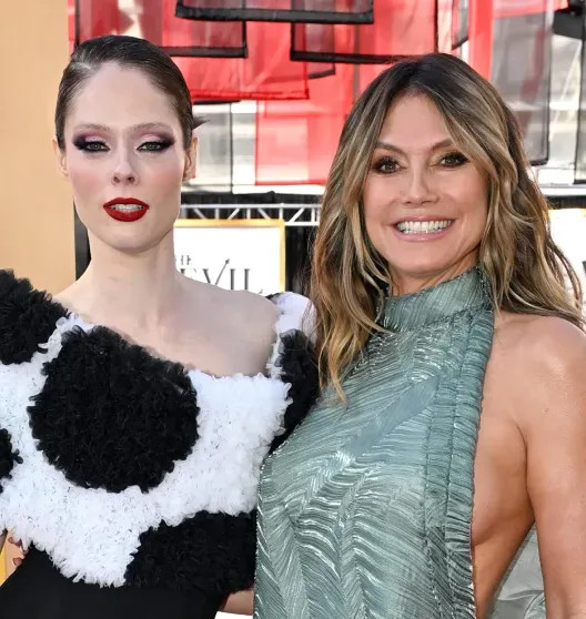 Леди Гага, Мэрил Стрип, Энн Хэтэуэй, Эмили Блант и Анна Винтур посетили премьеру фильма 