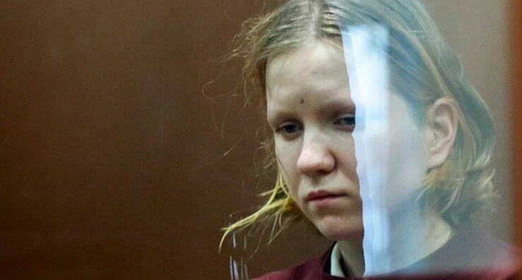 Гособвинение запросило 28 лет колонии для 26-летней Дарьи Треповой, обвиняемой по делу о теракте, в результате которого погиб военкор Владлен Татарский.