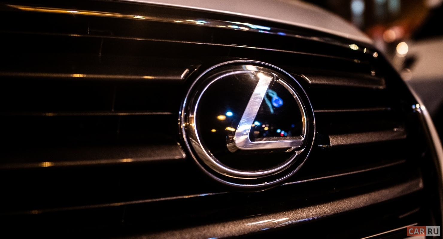 Lexus показал интерьер нового кроссовера Lexus TX Автомобили