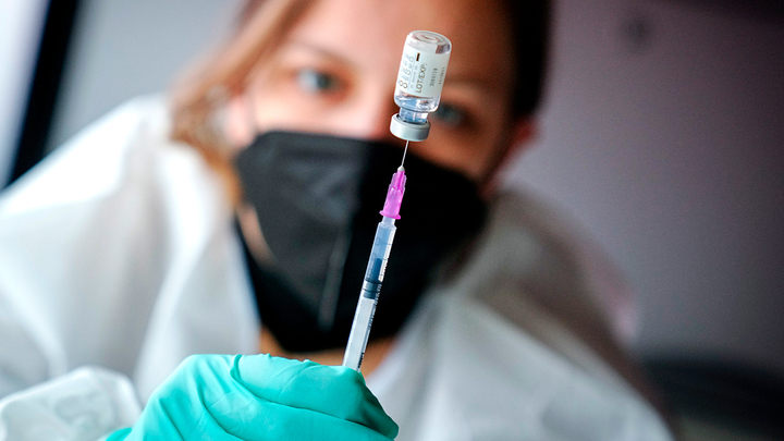 ЧЕМ БОЛЬШЕ УКОЛОВ, ТЕМ БОЛЬШЕ ЗАРАЖЕНИЙ: PFIZER ОБМАНЫВАЕТ США И ЕВРОПУ