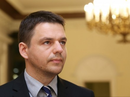 Латвийский депутат-нацист, сравнивший русских со «вшами» отделался лишь  словесным порицанием