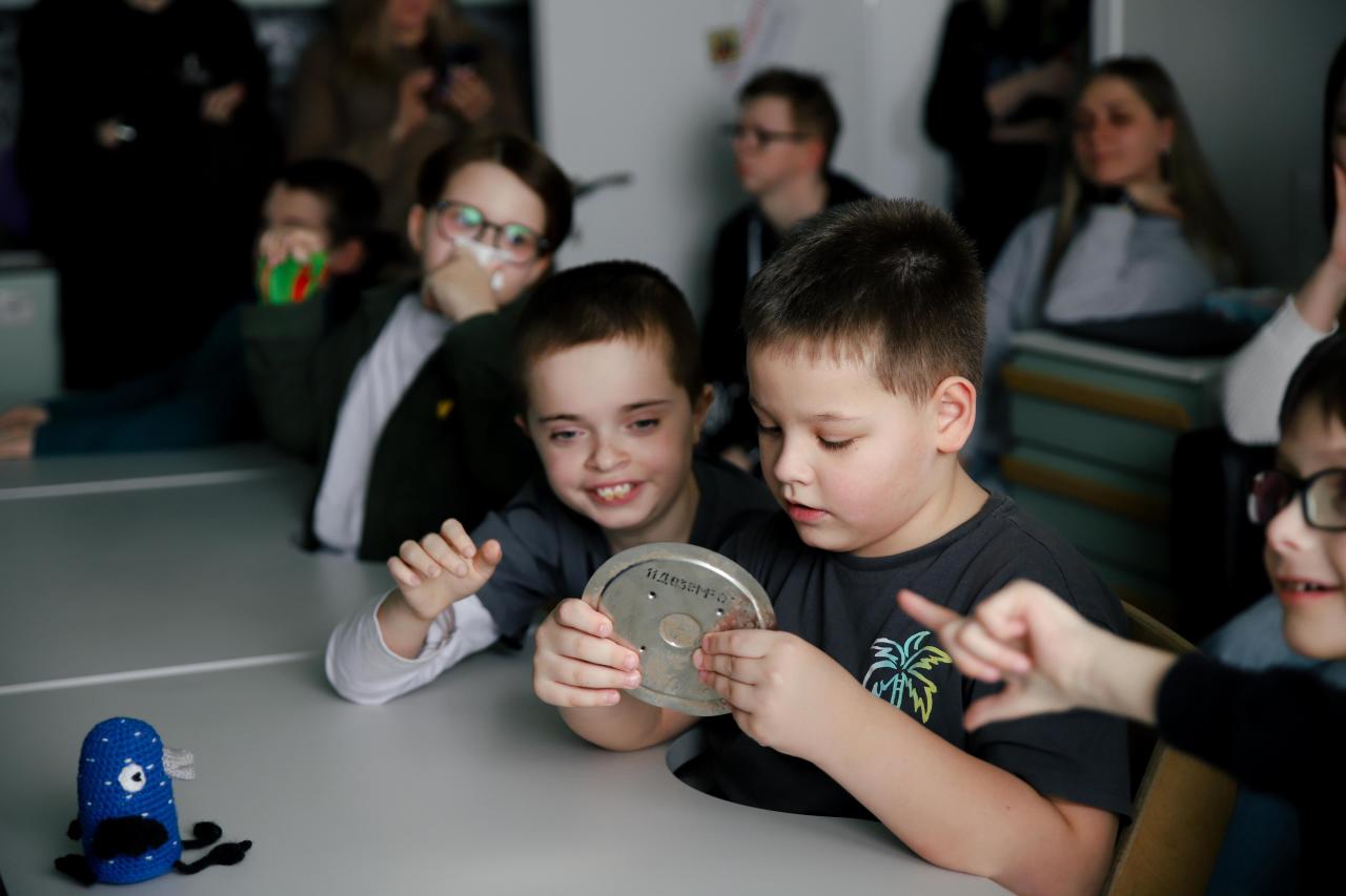 Звезды заступили на дежурство: «Галчонок» запустил новый проект в центре «Под крылом» фонда, Пересильд, звезды, актрисой, Земли, детям, дежурстве», «Звезды, встречи, ребятам, космос, Хрусталевым, другие, Митей, шоуменом, музыкантом, планах —, Петром, Наличем, актером