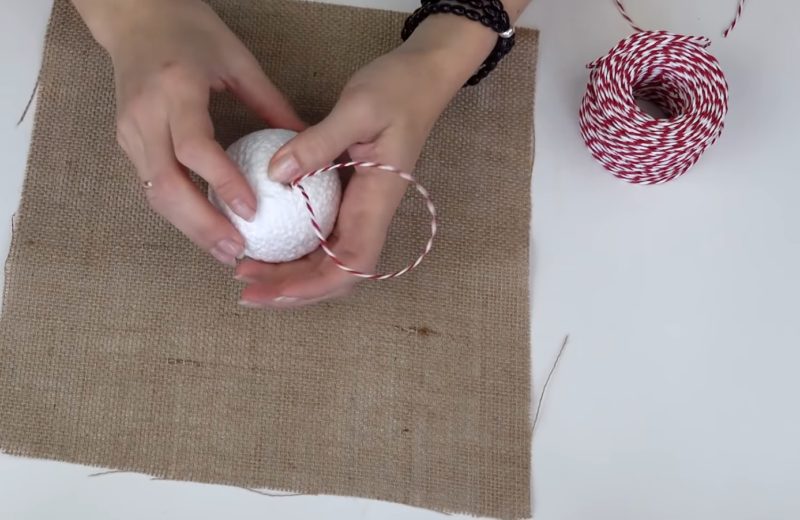 Отличные идеи, что можно сделать из мешковины и пенопластового шарика