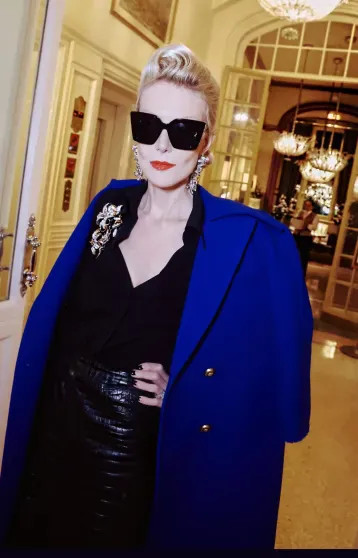 Рената Литвинова в платье с перьями посетила показ Gucci ЛитвиноваРената, Gucci, Литвинова, Рената, своего, показала, посетила, показ, Актриса, кожаной, которую, декольте, блузе, 59летняя, пальто, синем, брошь, позировала, показа, незадолго