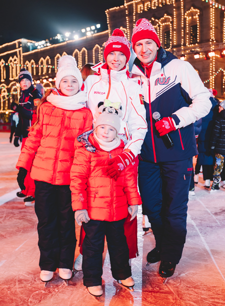 Татьяна Навка, Дмитрий Песков, Филипп Киркоров и другие гости открытия ГУМ-Катка Татьяна Навка, Дмитрий Песков, Филипп Киркоров и другие гости открытия ГУМ-Катка Звезды,Красная дорожка