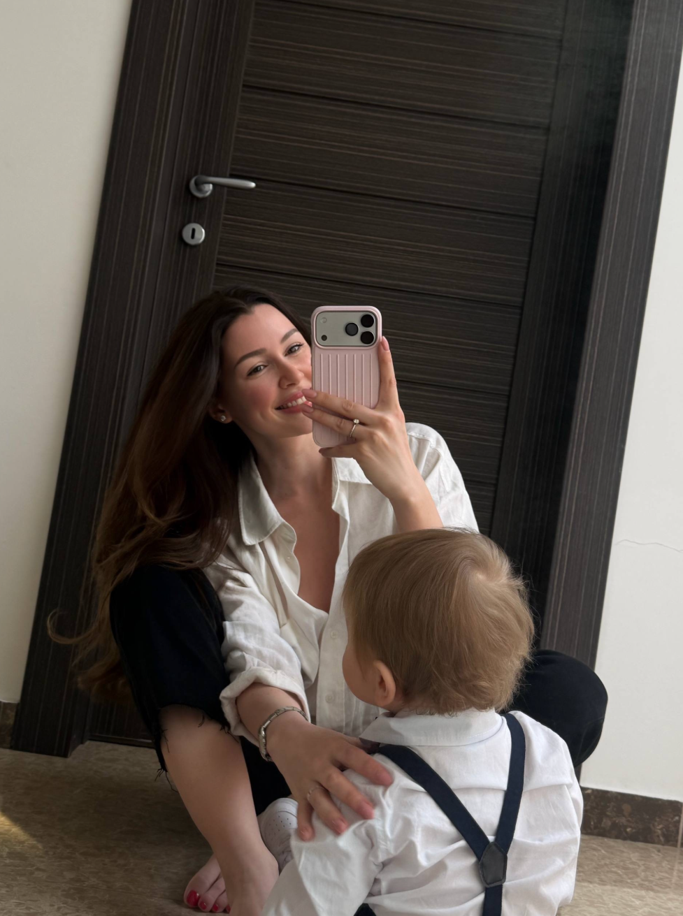 Привез ее любимые розы: муж Анастасии Заворотнюк, Петр Чернышев, приехал на могилу актрисы в день ее рождения рождения, прекрасная, появился, актрисы, Заворотнюк, сериала, могло, исполниться, нашей, Анастасии, Сегодня, также, могиле, безусловно, рядом, всегда, фигурист, потому, после, сыном