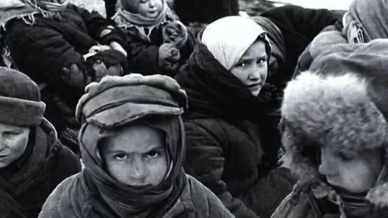 Подвиг пилота Мамкина. Он горел за штурвалом, спасая детей Подвиг пилота Мамкина. Он горел за штурвалом, спасая детей