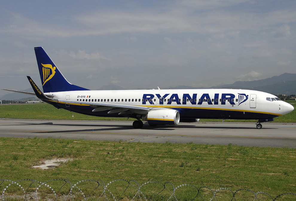 Ryanair 4102 (Boeing 737-8AS)