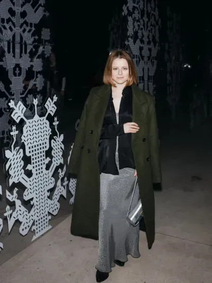 Александр Рогов, Эвелина Хромченко, Юлия Барановская и Мария Миногарова на показе Алёны Ахмадуллиной Alena, Akhmadullina, весналето, 2026Показ, показе, Миногарова, 2026Мария, 2026Миша, Рогов, посетили, Приданое, Ахмадуллина, коллекции, новой, показ, памяти, красоте, вещей, которые, невестыКоллекция