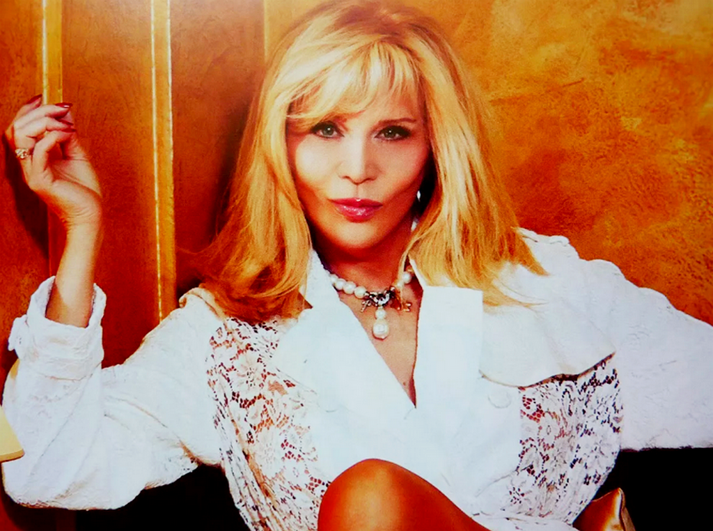 Amanda lear. Аманда лир. Аманда лир 1975. Аманда лир 2016. Аманда лир молодая.