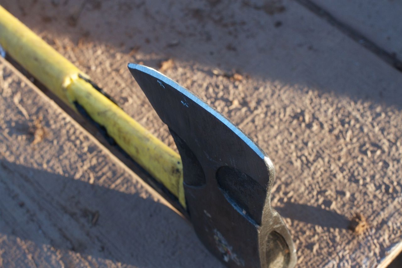 В Тюмени мужчина с топором набросился на двоюродную сестру Водонаевой