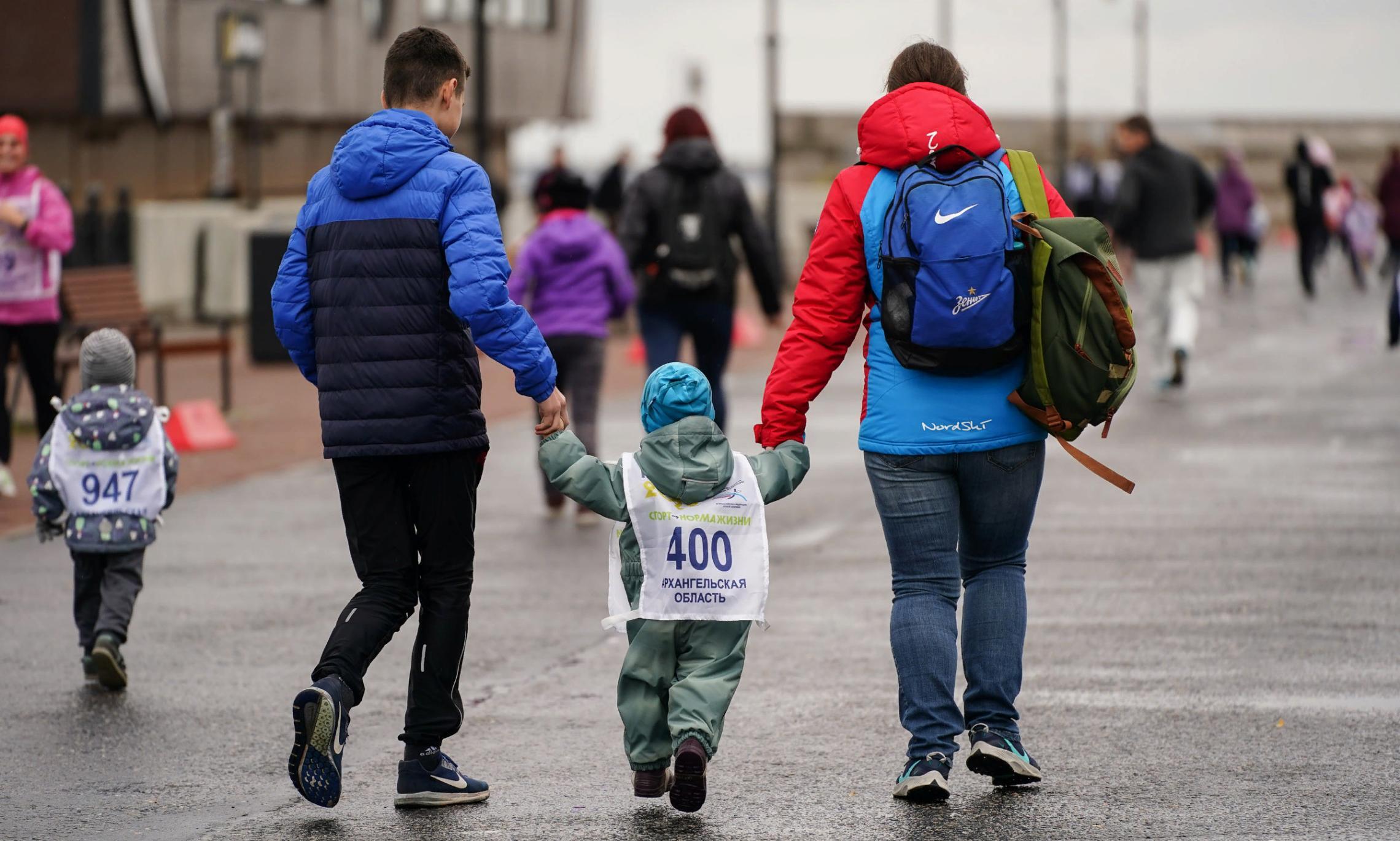 Захар бежал по номером 400.