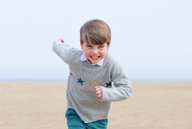 В сети появились новые фото принца Луи по случаю его 4-летия