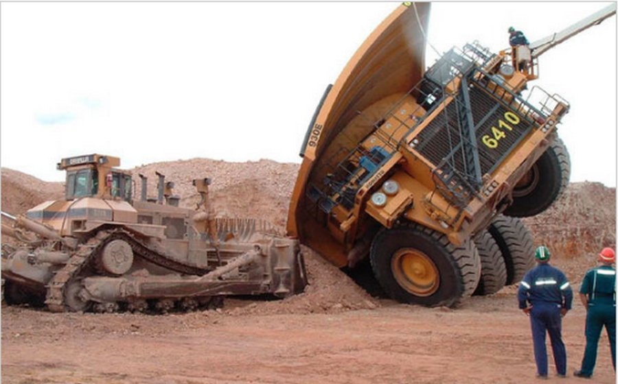 БелАЗы в главной роли: немного автоюмора от грузовиков БелАЗы в главной роли: немного автоюмора от грузовиков автомобили,происшествия,юмор