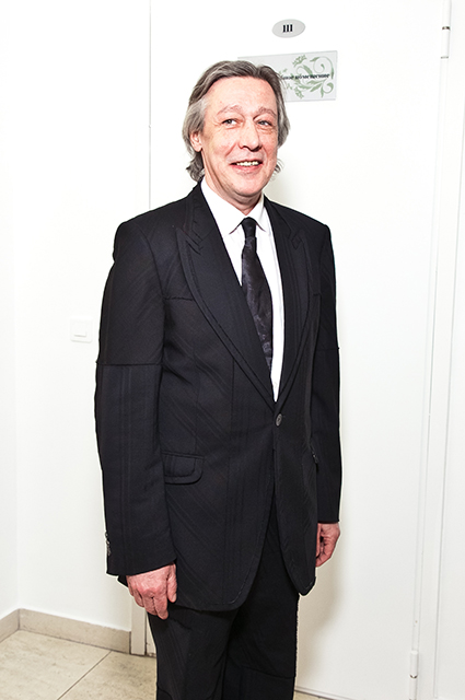 Михаил Ефремов обратился к семье погибшего по его вине в ДТП Сергея Захарова: "Предал я всех, простите" Михаил Ефремов обратился к семье погибшего по его вине в ДТП Сергея Захарова: "Предал я всех, простите" Новости