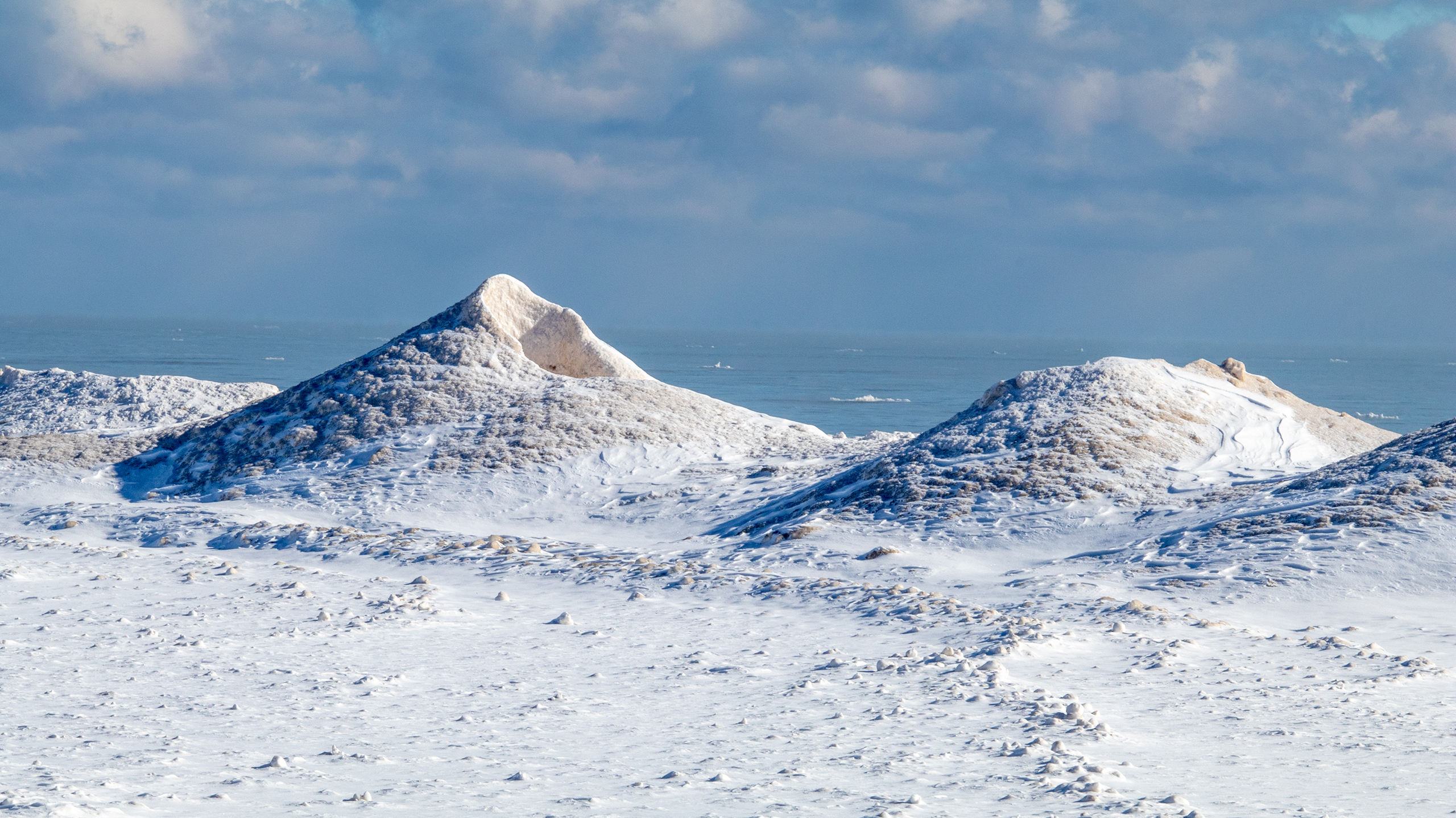 Ледяные вулканы: что выстреливает из жерла вместо лавы Ледяные вулканы: что выстреливает из жерла вместо лавы ледяные, вулканы, озере, ледяной, ледяную, вулканыФото, встречаются, других, может, вулкана, вулканов, ледяных, вместо, крайне, редкое, явление, собой, образования, природное, обнаружили
