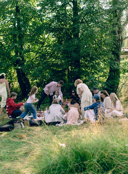 Надежда Оболенцева, Софья Капкова, Вика Газинская и другие на экскурсии в Музее-заповеднике Чехова Надежда Оболенцева, Софья Капкова, Вика Газинская и другие на экскурсии в Музее-заповеднике Чехова Звезды,Новости о звездах