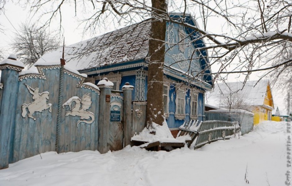 Старенький домик в Брянске прячет в себе королевские апартаменты