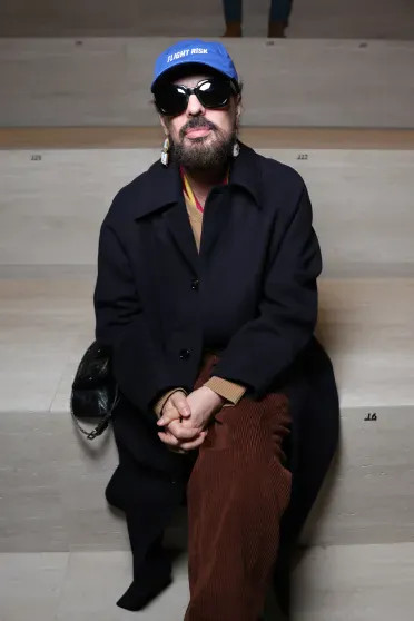 Неделя моды в Милане: Деми Мур в новом образе, Рената Литвинова с дочерью, Арина Соболенко и Кейт Мосс на показе Gucci Версаче, Донателла, Литвинова, Gucci, Милане, Арина, Рената, чёрной, Ромео, многие, пришла, Соболенко, Демны, экстремистской, организацией, коллекции, Пэрис, показ, ФеррариEsDeeKidПо, подиуму