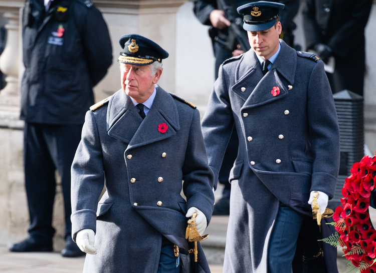 Королева Елизавета II, Кейт Миддлтон, принц Уильям и другие на поминальной службе у Кенотафа Королева Елизавета II, Кейт Миддлтон, принц Уильям и другие на поминальной службе у Кенотафа Монархи,Британские монархи